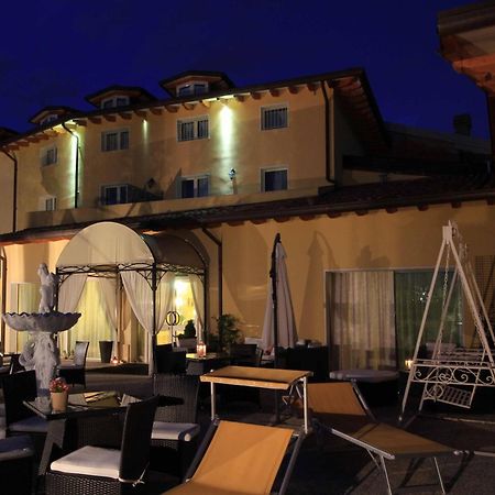 Borgo Dei Poeti Romantik Hotel مانربا ديل جاردا المظهر الخارجي الصورة