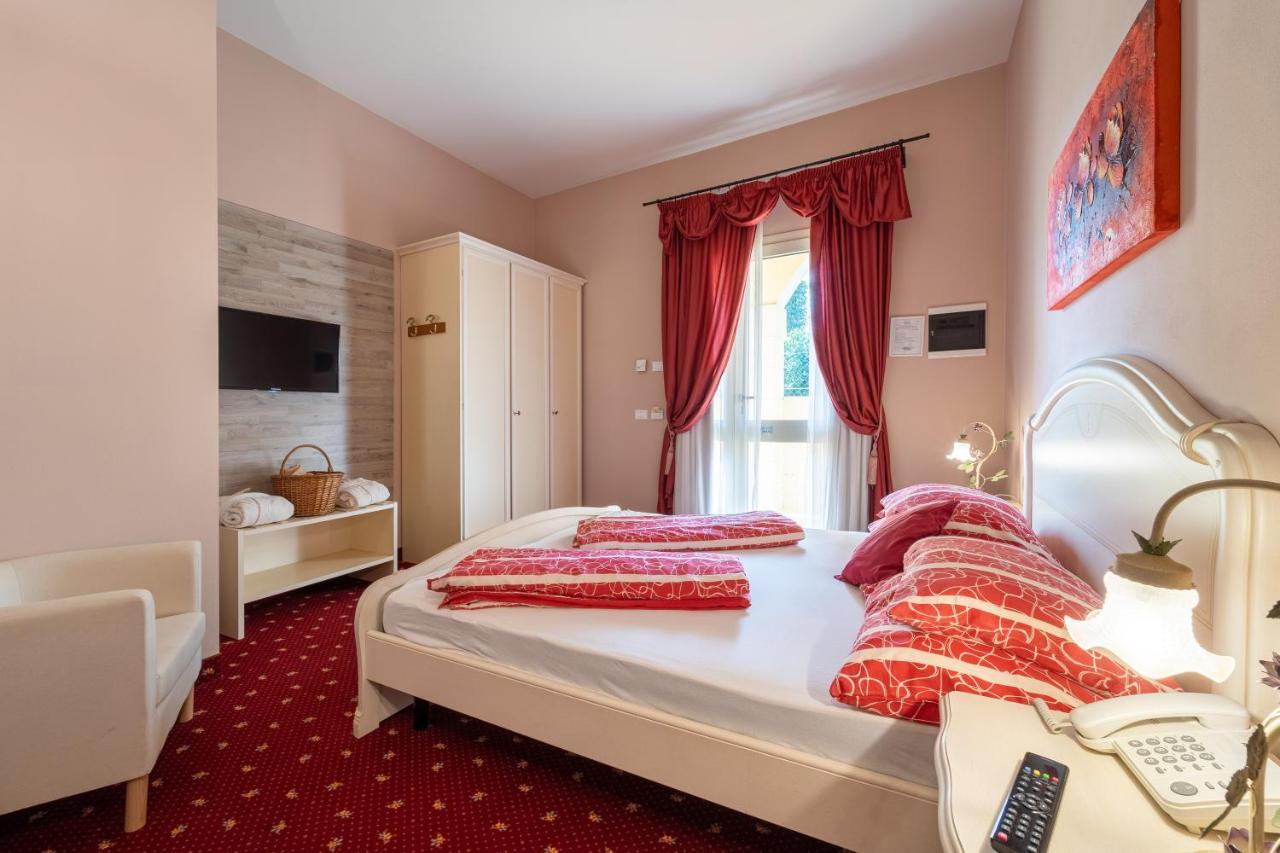 Borgo Dei Poeti Romantik Hotel مانربا ديل جاردا المظهر الخارجي الصورة