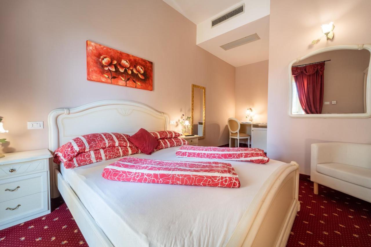 Borgo Dei Poeti Romantik Hotel مانربا ديل جاردا المظهر الخارجي الصورة