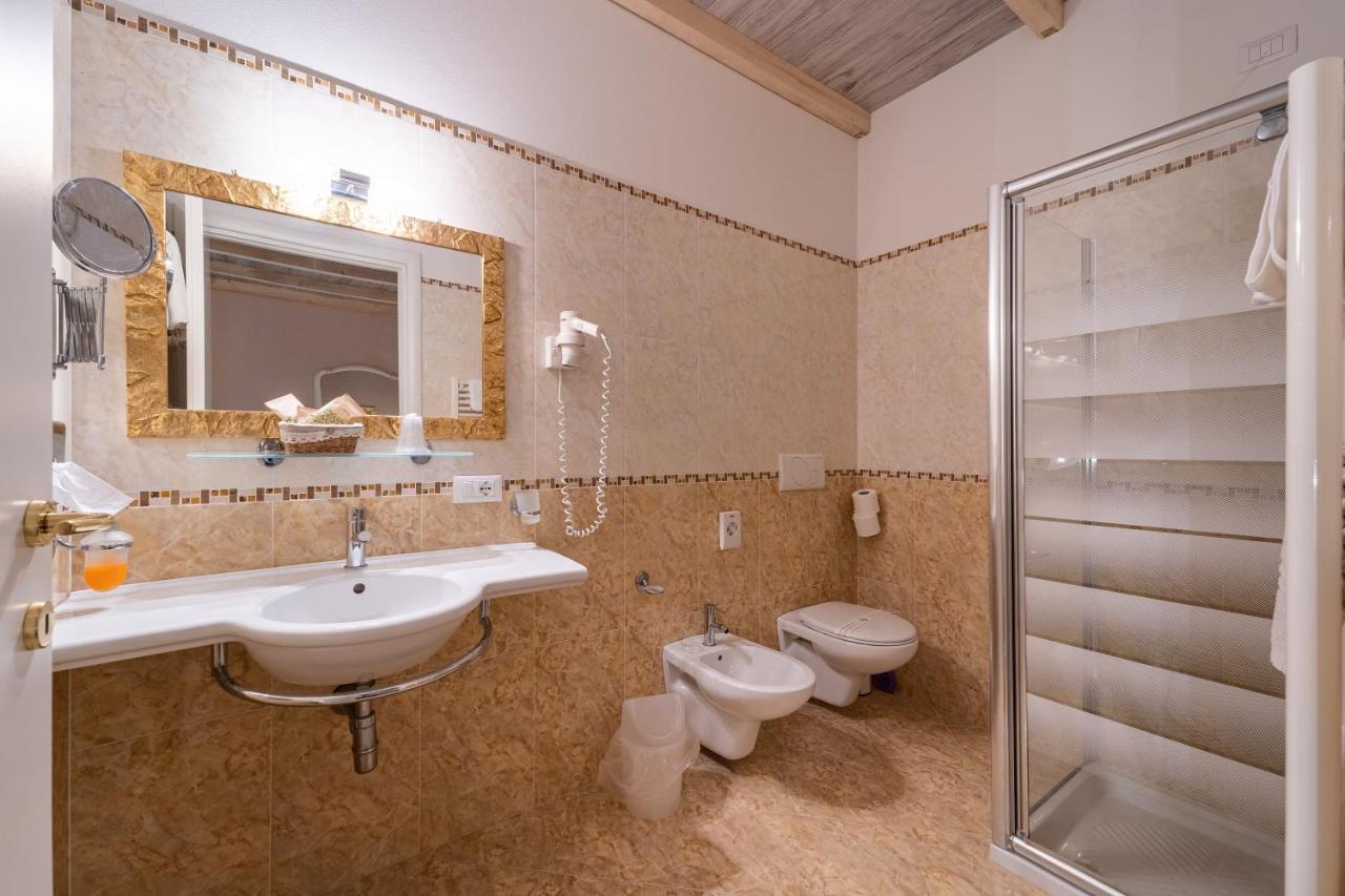 Borgo Dei Poeti Romantik Hotel مانربا ديل جاردا المظهر الخارجي الصورة