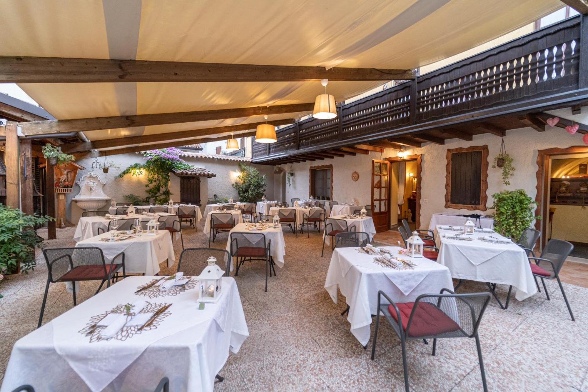 Borgo Dei Poeti Romantik Hotel مانربا ديل جاردا المظهر الخارجي الصورة