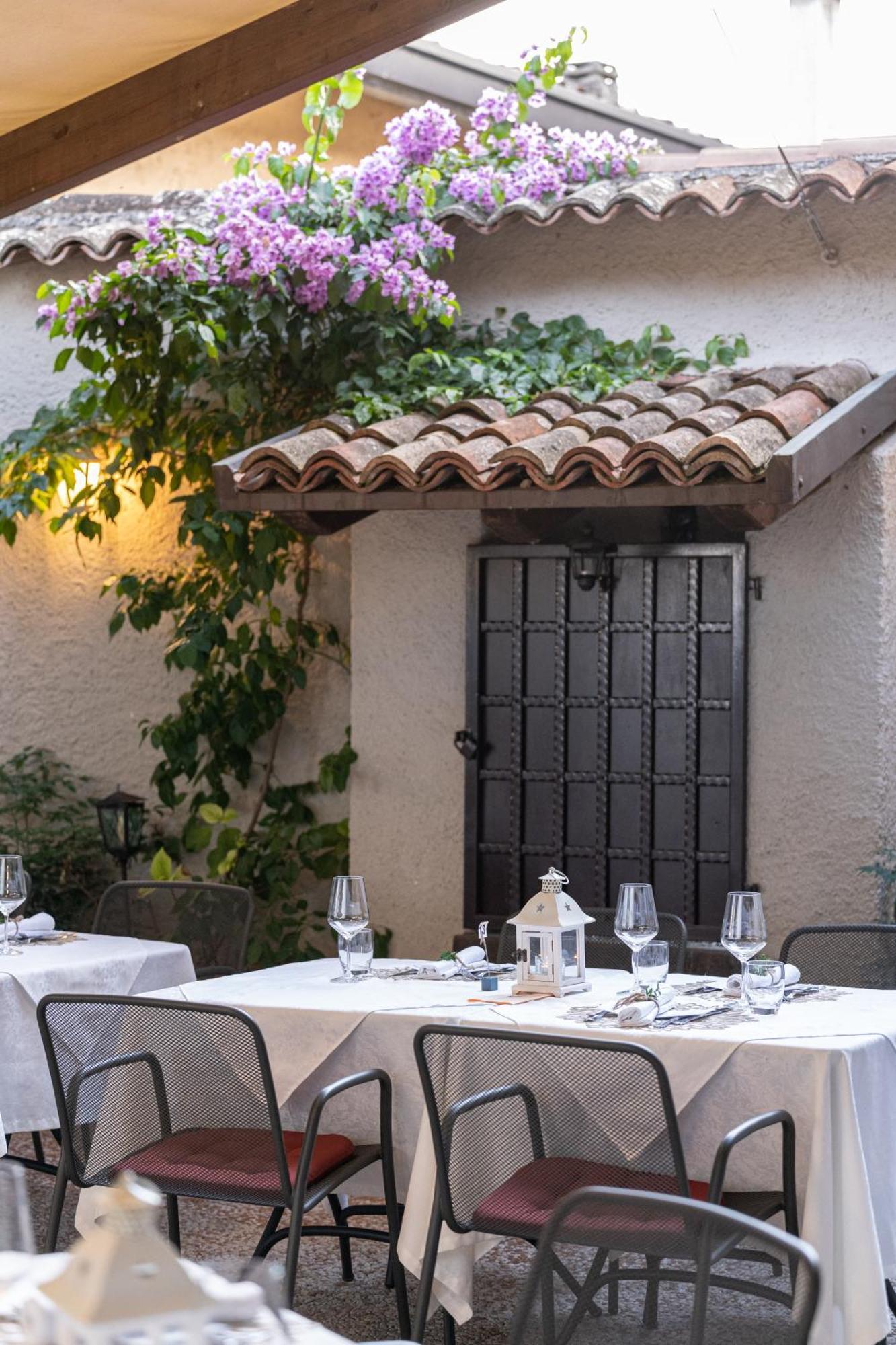 Borgo Dei Poeti Romantik Hotel مانربا ديل جاردا المظهر الخارجي الصورة