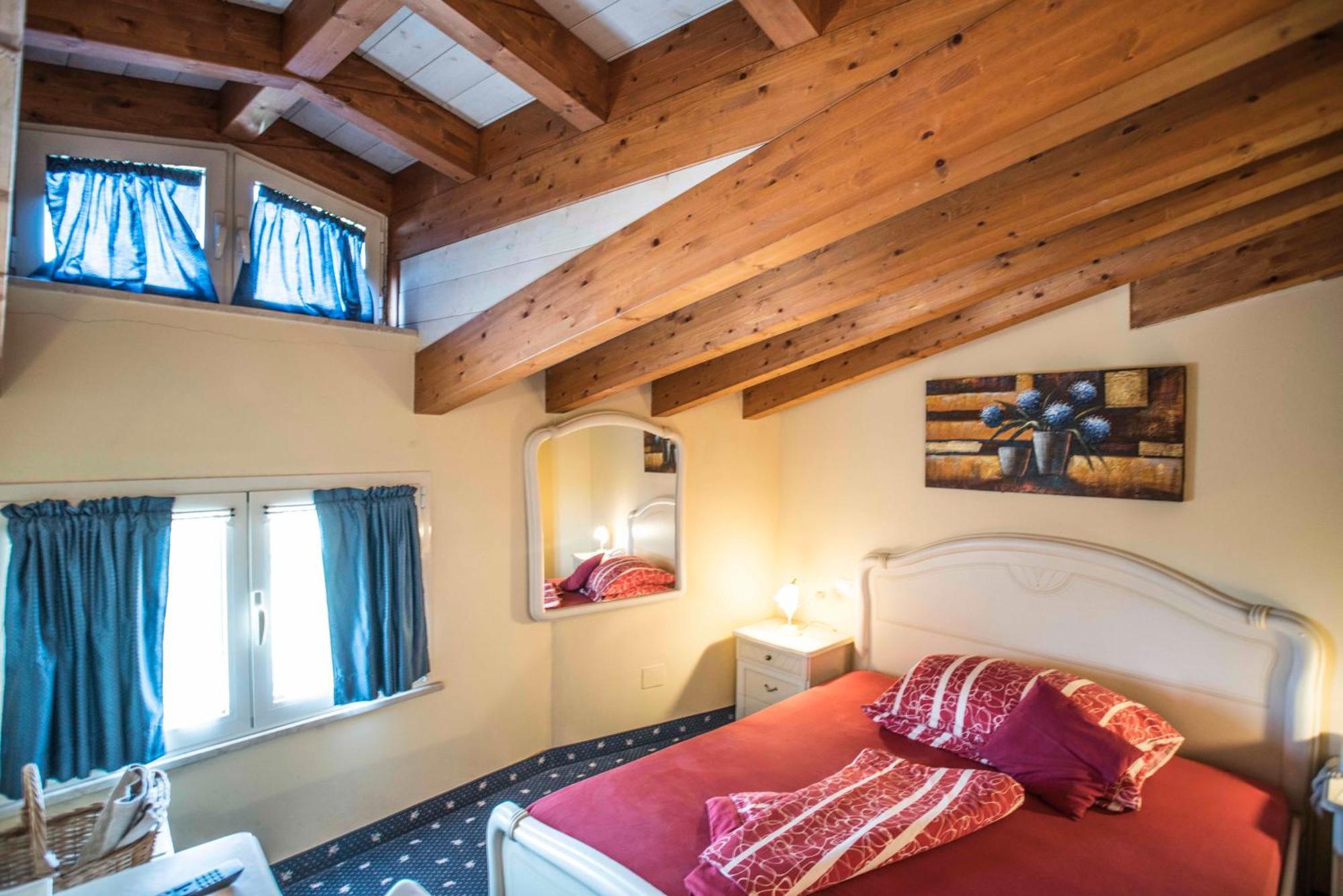 Borgo Dei Poeti Romantik Hotel مانربا ديل جاردا المظهر الخارجي الصورة