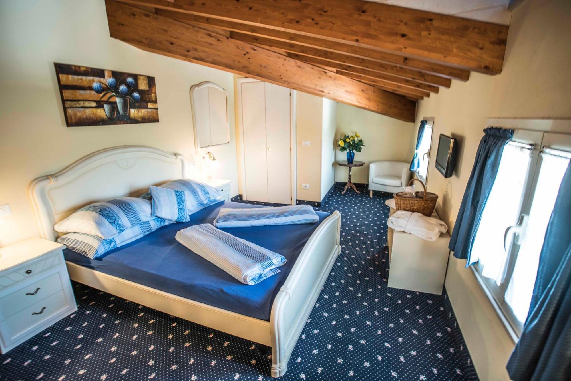 Borgo Dei Poeti Romantik Hotel مانربا ديل جاردا المظهر الخارجي الصورة