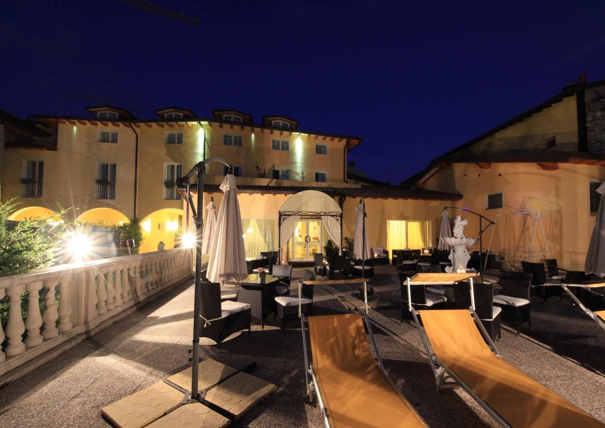 Borgo Dei Poeti Romantik Hotel مانربا ديل جاردا المظهر الخارجي الصورة