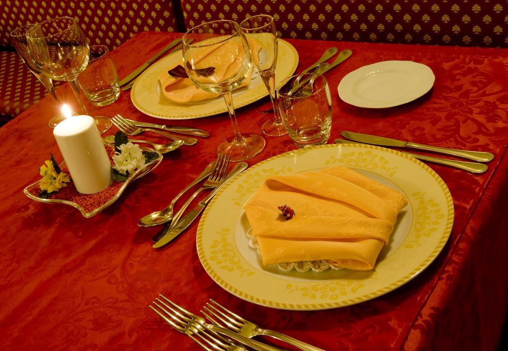 Borgo Dei Poeti Romantik Hotel مانربا ديل جاردا المظهر الخارجي الصورة