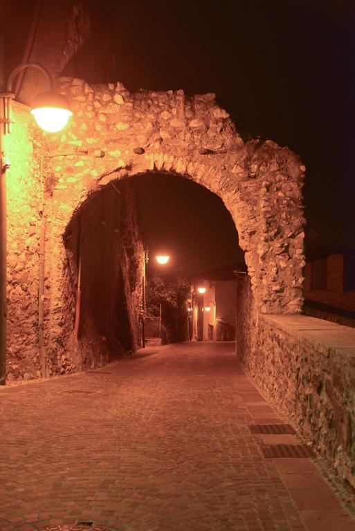 Borgo Dei Poeti Romantik Hotel مانربا ديل جاردا المظهر الخارجي الصورة