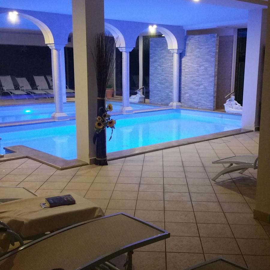Borgo Dei Poeti Romantik Hotel مانربا ديل جاردا المظهر الخارجي الصورة