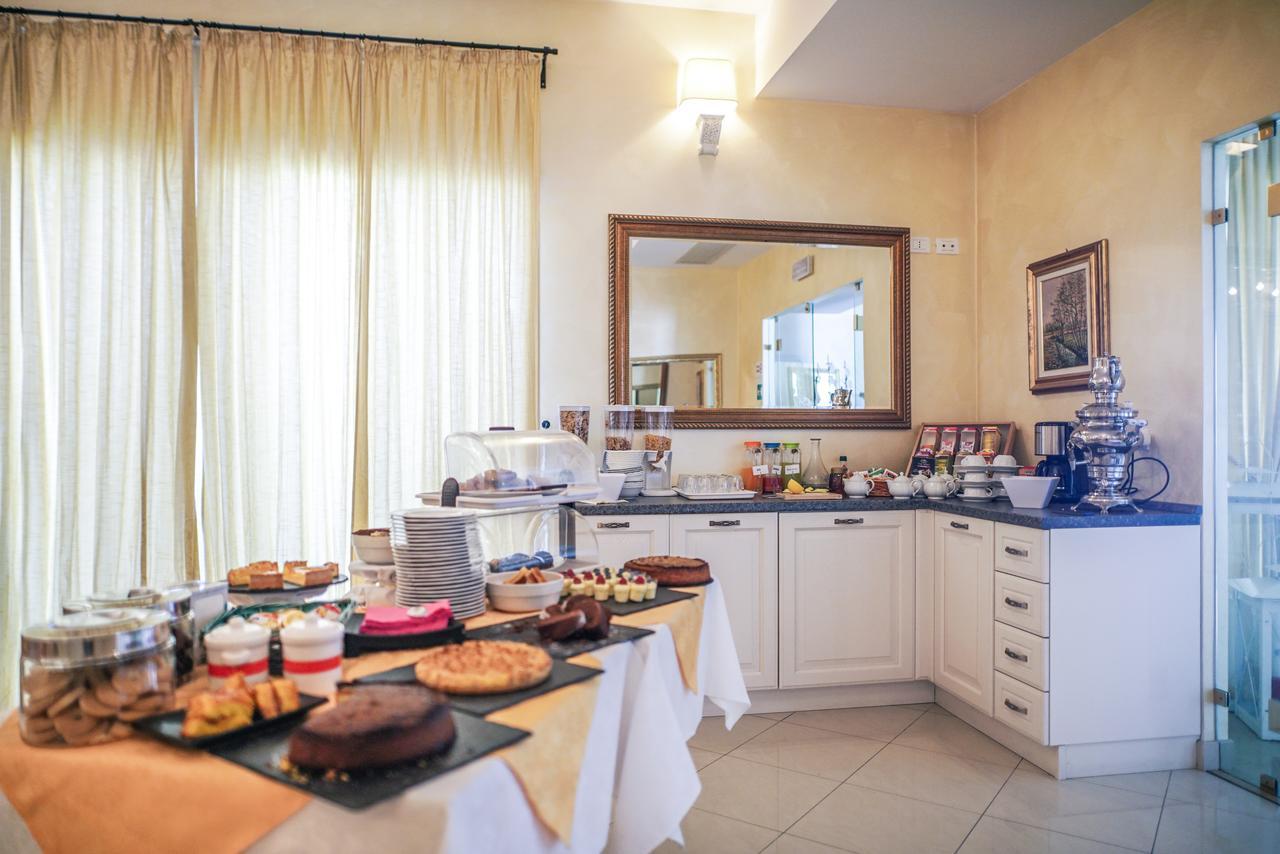 Borgo Dei Poeti Romantik Hotel مانربا ديل جاردا المظهر الخارجي الصورة
