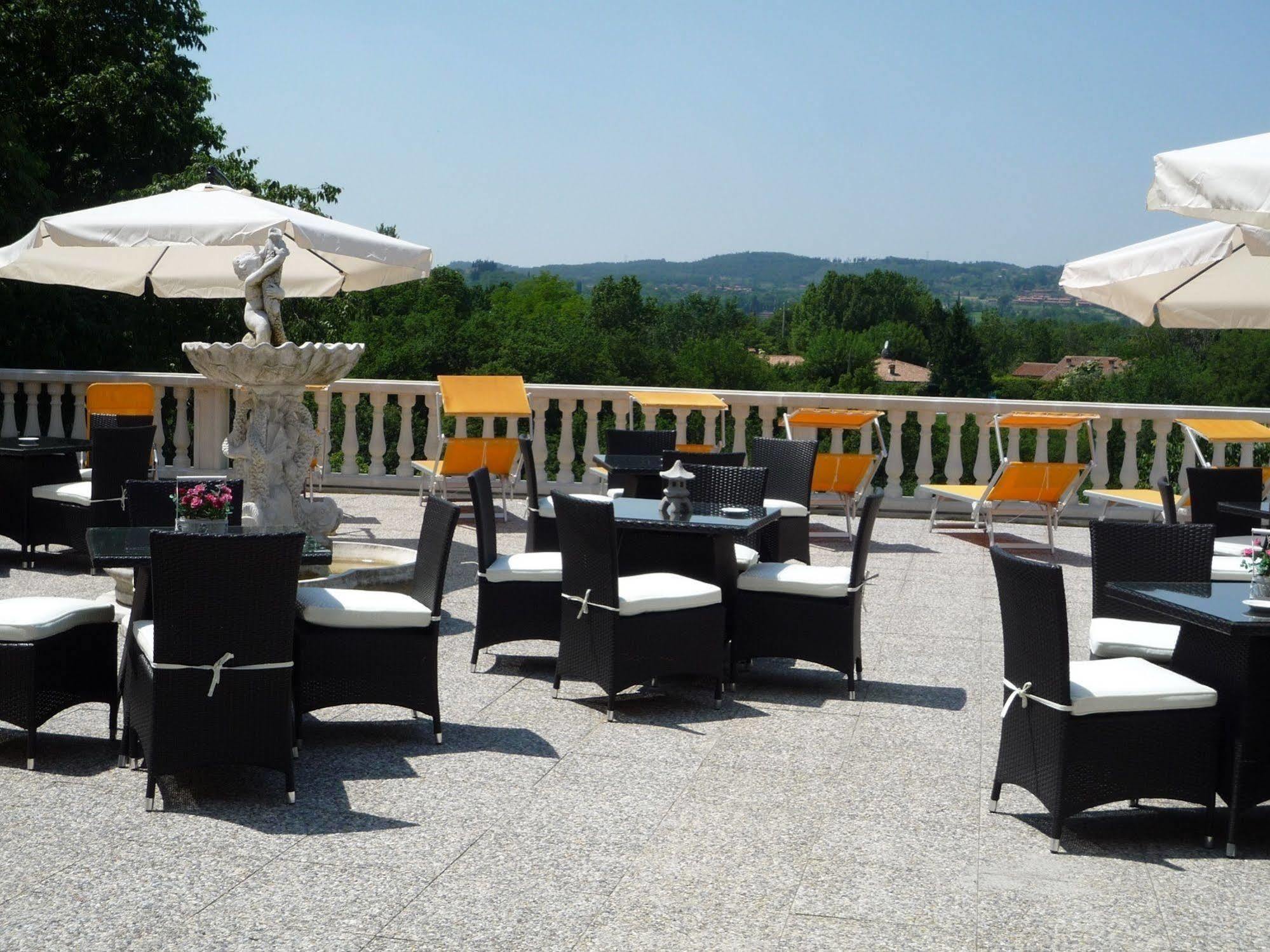 Borgo Dei Poeti Romantik Hotel مانربا ديل جاردا المظهر الخارجي الصورة