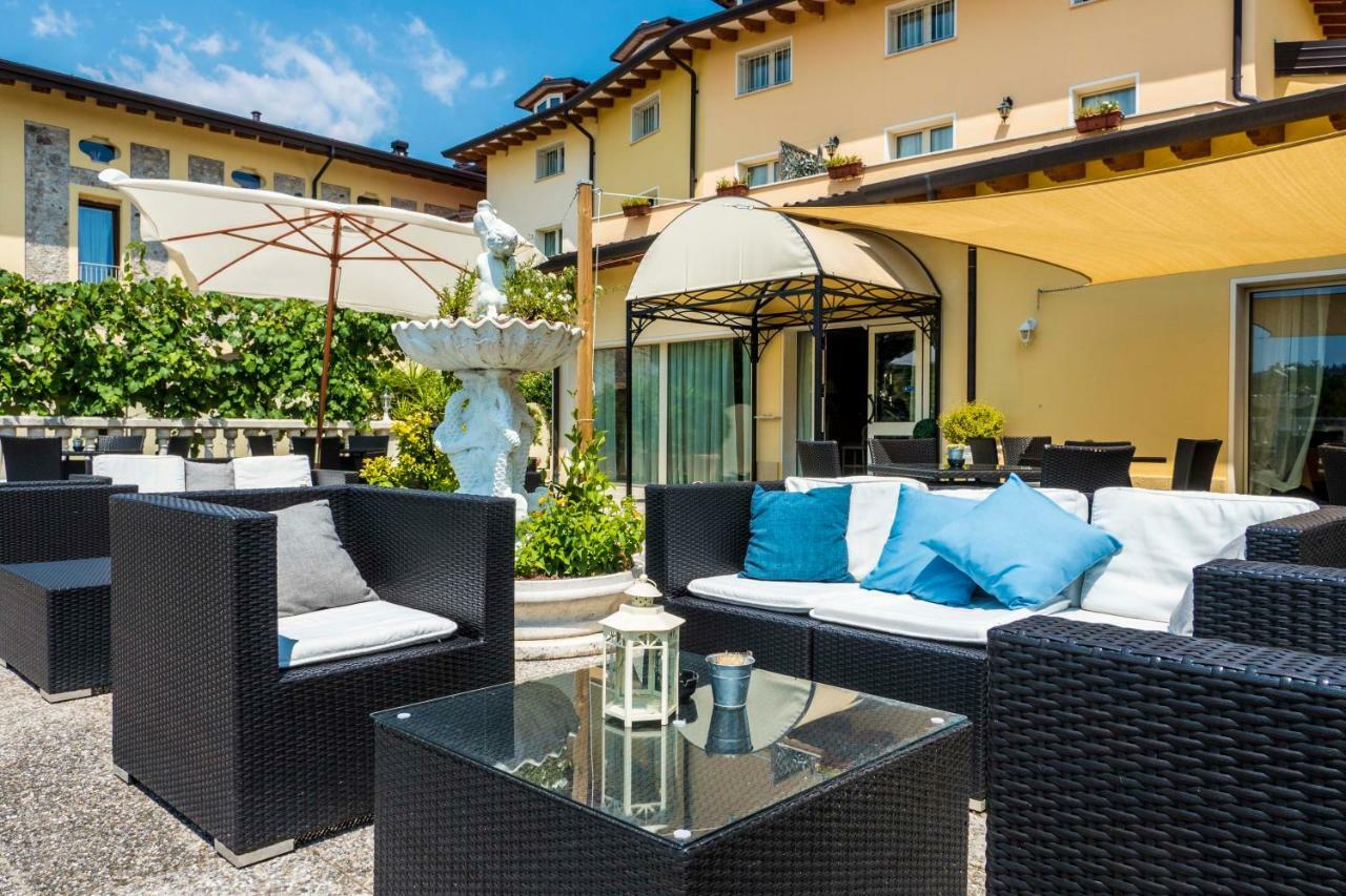 Borgo Dei Poeti Romantik Hotel مانربا ديل جاردا المظهر الخارجي الصورة