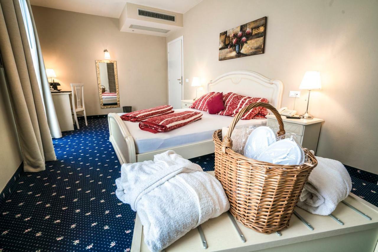 Borgo Dei Poeti Romantik Hotel مانربا ديل جاردا المظهر الخارجي الصورة