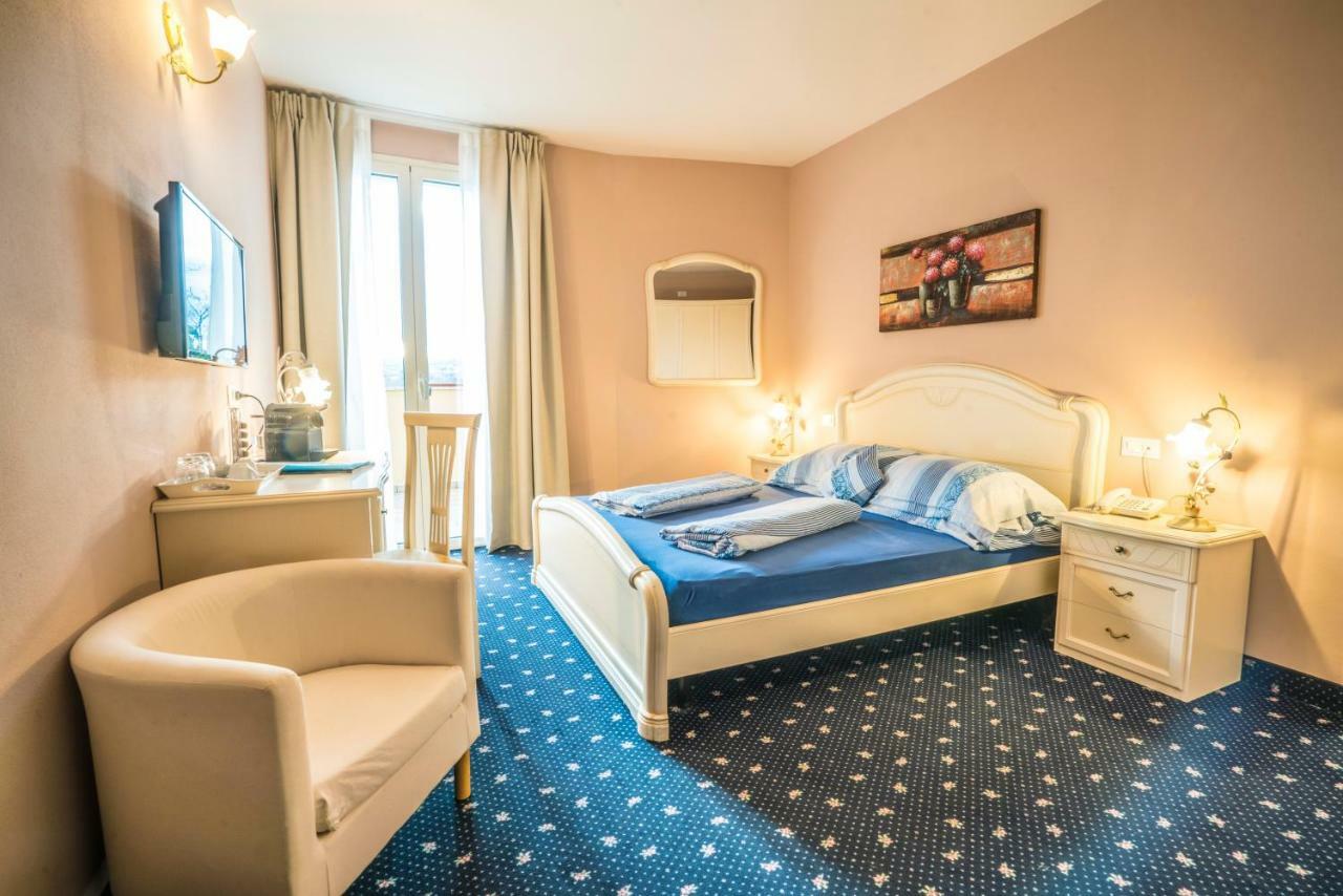 Borgo Dei Poeti Romantik Hotel مانربا ديل جاردا المظهر الخارجي الصورة