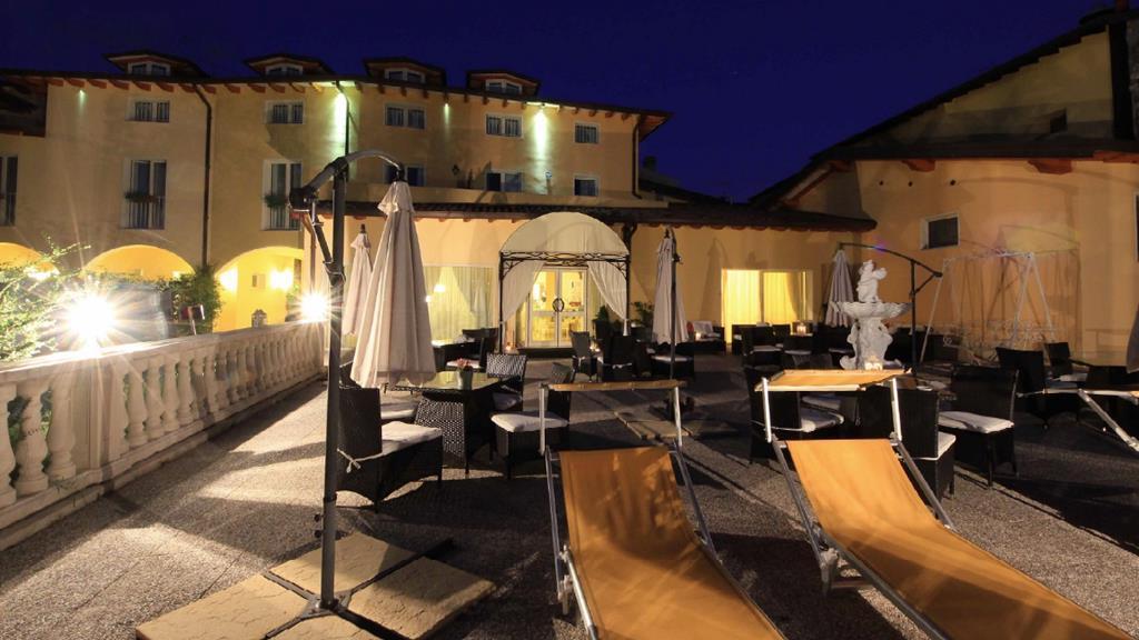 Borgo Dei Poeti Romantik Hotel مانربا ديل جاردا المظهر الخارجي الصورة